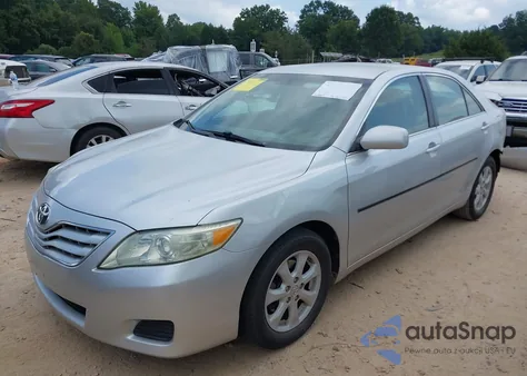 2010 Toyota Camry Le z USA, uszkodzony, nr VIN 4T1BF3EK2AU548610